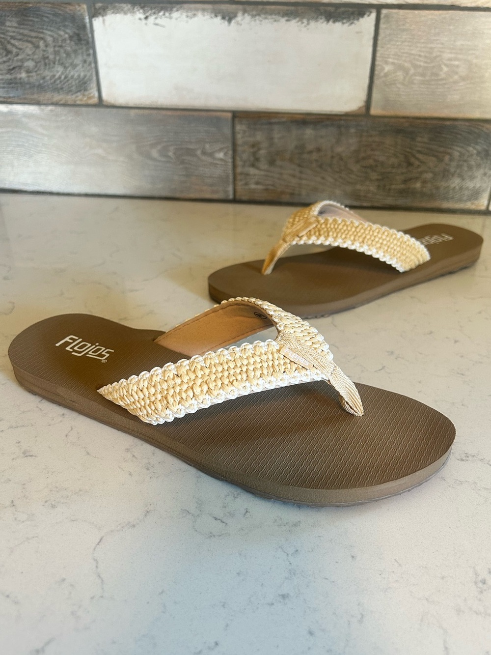 LIKE NEW Flojos Boho Beachy Tan Flip Flops With Woven Braided Jute Straps - Picture 2 of 16